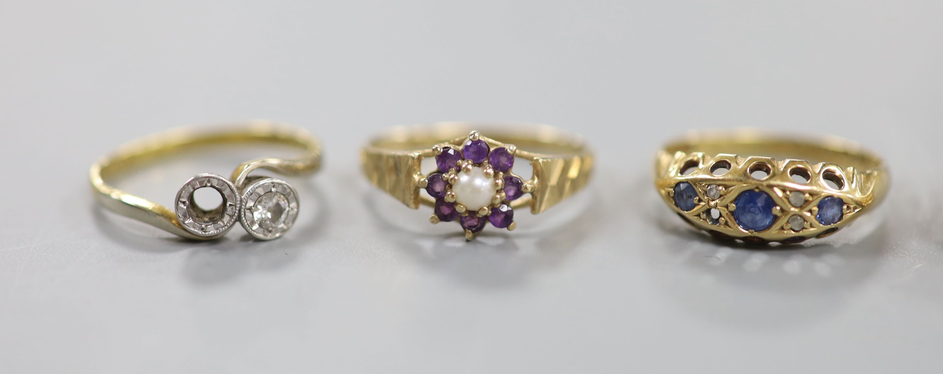 Two 18ct and gem set rings including diamond crossover(stone missing) and sapphire and diamond (stone missing), three similar 9ct rings, two yellow metal rings and a 9ct mounted agate pendant